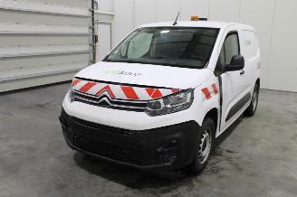 uszkodzony samochody osobowe Citroën Berlingo  2021/11
