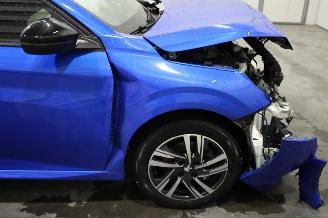 Peugeot 208  picture 8