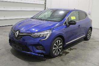 Damaged car Renault Clio  2023/4