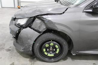 Peugeot 208  picture 5