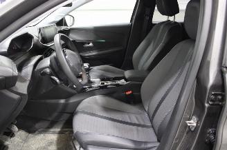Peugeot 208  picture 11