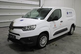 Vaurioauto  passenger cars Toyota ProAce CITY 2023/1