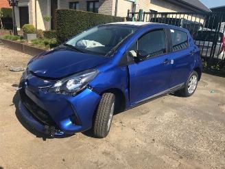 Toyota Yaris BENZINE - 1000CC picture 4