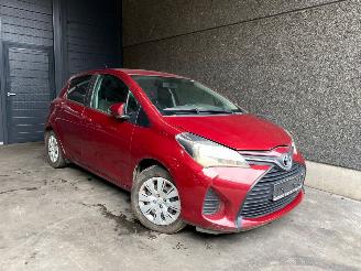 Vrakbiler auto Toyota Yaris (P13) Hatchback 2010 1.33 16V Dual VVT-I Hatchback  Benzine 1.329cc 73kW 2017/2