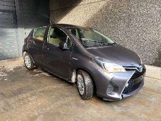 Vrakbiler auto Toyota Yaris Yaris III (P13) Hatchback 1.5 16V Hybrid Hatchback  Elektrisch Benzine 1.497cc 54kW (73pk) FWD 2016/1