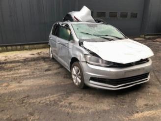 Coche siniestrado Volkswagen Touran Touran (5T1), MPV, 2015 1.6 TDI 2016/4