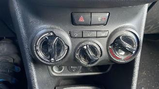 Peugeot 208  picture 13