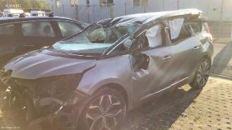 Coche siniestrado Renault Scenic  2016/5