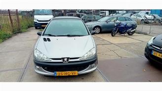 Salvage car Peugeot 206 206 (2A/C/H/J/S), Hatchback, 1998 / 2012 1.6 16V 2001/7