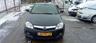 skadebil auto Opel Tigra  2004/10