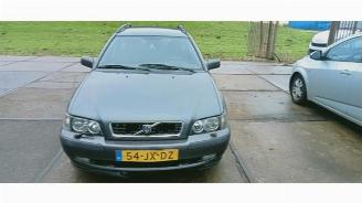 Vrakbiler auto Volvo V-40 V40 (VW), Combi, 1995 / 2004 1.8 16V 2002/9