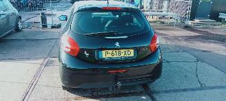 Peugeot 208  picture 3