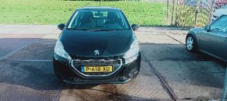 Voiture accidenté Peugeot 208  2015/5