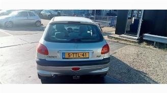 Peugeot 206 206 (2A/C/H/J/S), Hatchback, 1998 / 2012 1.6 16V picture 3