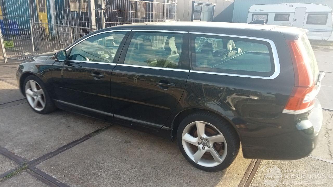 Volvo V-70 