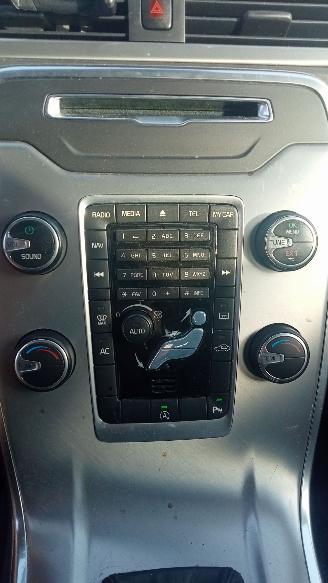 Volvo V-70  picture 5