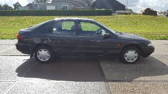 Ford Mondeo Mondeo I Hatchback 1.8i 16V (U9) (RKA) [85kW]  (02-1993/08-1996) picture 4