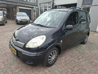 krockskadad bil auto Toyota Yaris-verso Yaris verso 1.3 Sol lakschade bumper airco koud rijd nieuw 2004/1