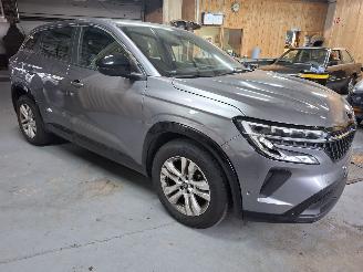 Schadeauto Renault Austral AUSTRAL 2024 12TCE HYBRIDE TERUG VAN DIEFSTAL 2024/6