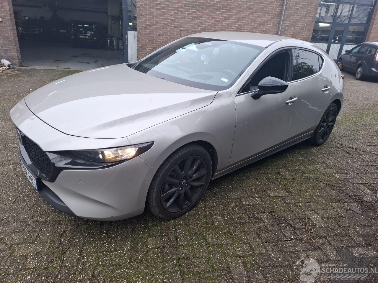 Mazda 3 New mazda 3 2.5 hybride  rijdbaar  1 spatbord spuiten vv