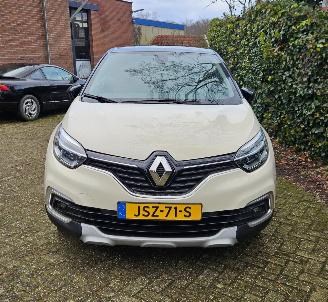 skadebil auto Renault Captur Geen schade Captur Intens 1.3  tce automaat 69dkm 2019/6