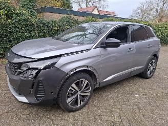 Voiture accidenté Peugeot 3008 3008  hybride 1.2 Automaat ALLURE airbag ok rijdbare schade 2024 ex bpm 2024/3