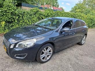 Coche accidentado Volvo V-60 V60 T3 trekhaak 2013geen schade fijne auto vakantieklaar 2013/1