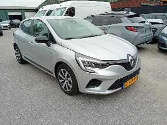 krockskadad bil auto Renault Clio 1.0 TCe 90 Navi Airco 2023/4