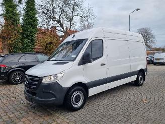 damaged passenger cars Mercedes Sprinter 311 CDI Airco Mbux Navi Camera 2023/11