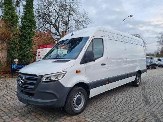 Schadeauto Mercedes Sprinter Pro 317 CDI Aut Maxi Led Mbux Navi Stoelverw 2024/5
