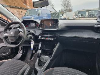 Peugeot 208 1.2 PureTech picture 13