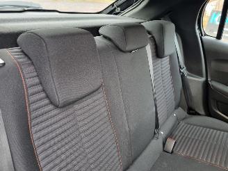 Peugeot 208 1.2 PureTech picture 12