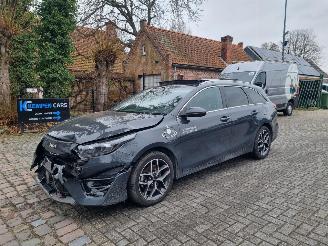 Damaged car Kia Ceed 1.6 GDI PHEV Pano Navi Stoelverw 2024/1