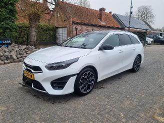 krockskadad bil auto Kia Ceed 1.0 T-GDI GT-Line Pano Navi Stoelverw. 2023/10