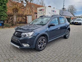 Vaurioauto  passenger cars Dacia Sandero Stepway BlueDCI 95 Airco Navi 2021/1