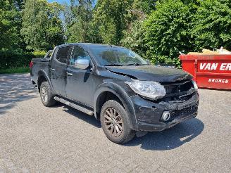krockskadad bil auto Mitsubishi L-200 2.4 DI-D Aut Doublecab 2016/6