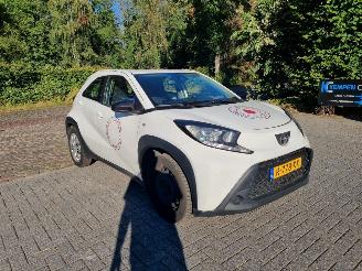 Voiture accidenté Toyota Aygo x 1.0 VVT-i Aut. 2023/1