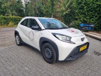 damaged passenger cars Toyota Aygo X 1.0 VVT-i Automaat 2023/1