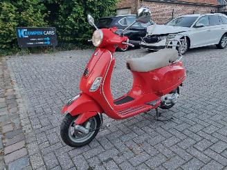 skadebil bromfiets Vespa  LX50 2017/4