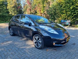 skadebil auto Nissan Leaf 30KWh Leder Navi Stoelverw. 2017/6