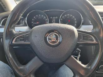 Skoda Octavia 1.6 TDI 77KW Pano Airco Navi picture 17