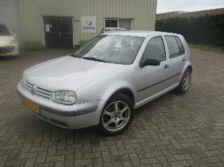 Auto incidentate Volkswagen Golf  2001/5