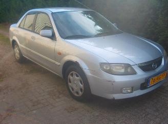Auto incidentate Mazda 323  2003/9