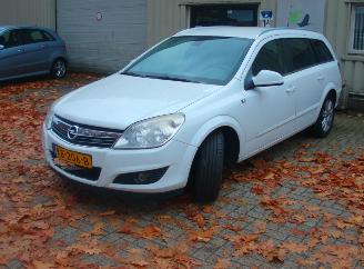 skadebil auto Opel Astra  2010/2