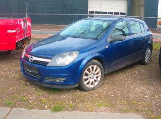 Vrakbiler auto Opel Astra  2004/1