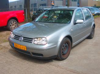 Schadeauto Volkswagen Golf  2003/1