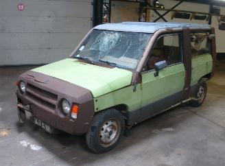 skadebil auto Renault Rodeo  1986/1