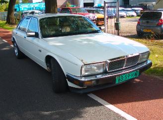 damaged passenger cars Jaguar Sovereign  1988/8