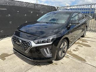 Damaged car Hyundai Ioniq 1.6 GDI FACELIFT | CAMERA | XENON-LED | AMBIENT LIGHT | CRUISE CONTROL 2020/10
