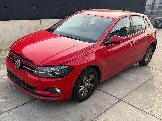 skadebil auto Volkswagen Polo DSG AUTOMAAT / DRIVEABLE DAMAGE / LED / STOELVERWARMING 2018/12